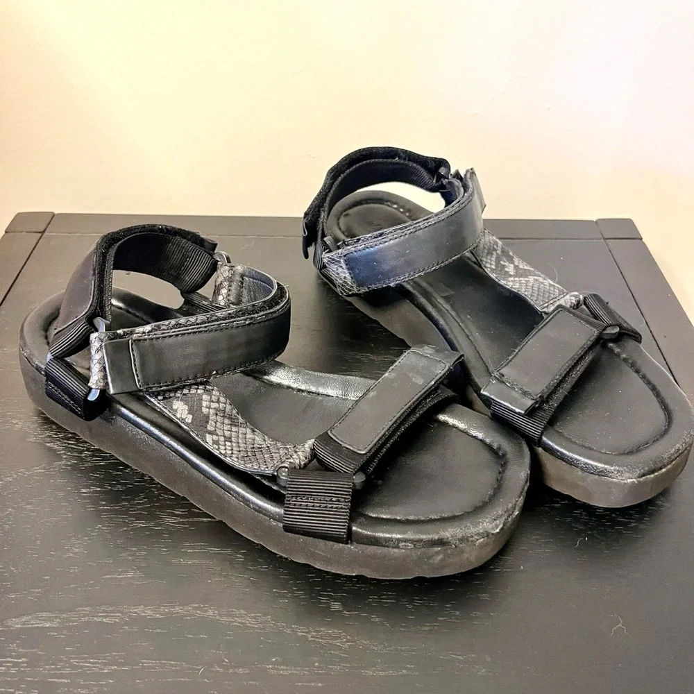 VINCE Sporty Leather Velcro Sandals 8.5